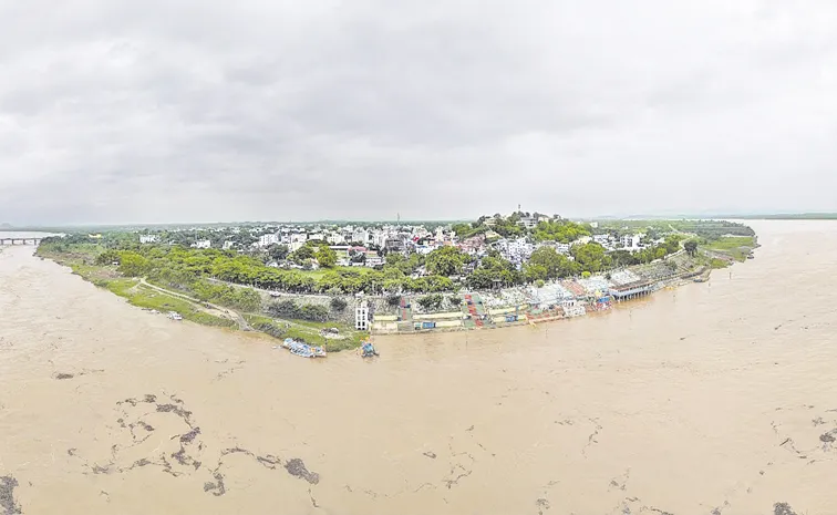Heavy Flood Inflow To Srisailam Project Due To Rain