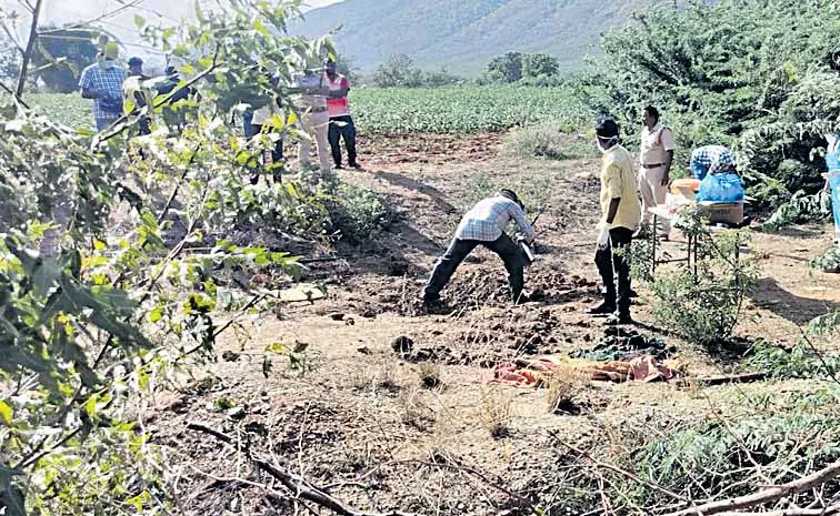 పూజలు చేసి.. డబ్బులు రెట్టింపు చేస్తానని..