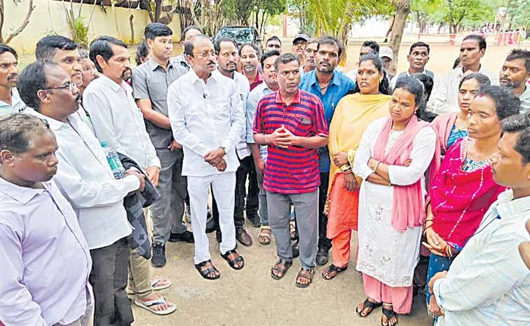 మారికవలస గురుకులాన్ని కొనసాగించాల్సిందే