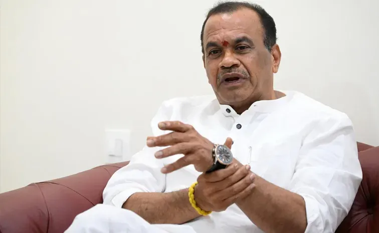 BJP activists attack Komatireddy office