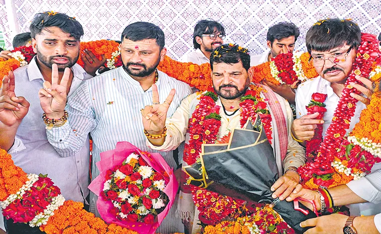 బ్రిజ్‌ భూషణ్‌కు భారీ ఊరట