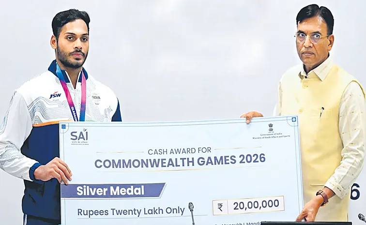 వెయిట్‌లిఫ్టర్లకు నజరానా