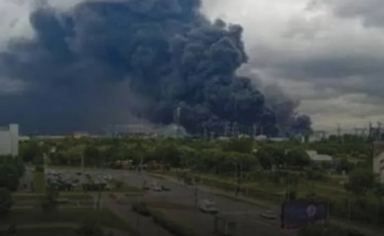 Russian and Ukrainian strikes kill at least 10
