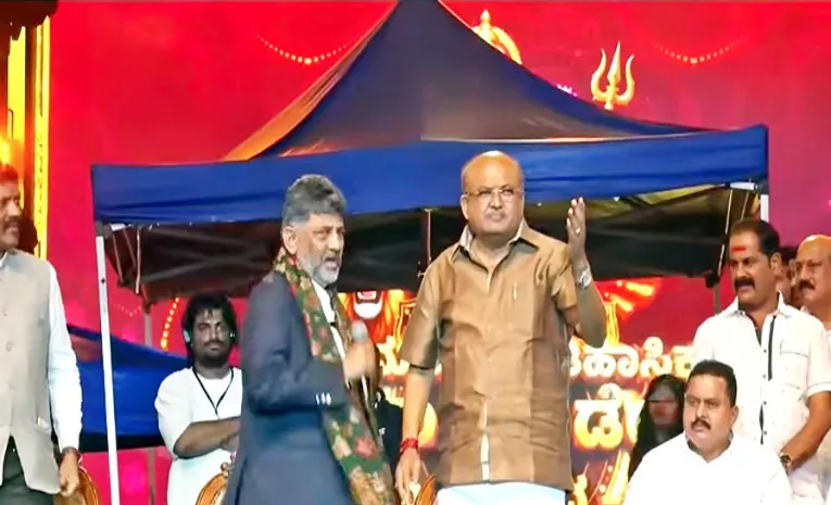  మైక్ విసిరేసిన సీఎం డీకే శివకుమార్!