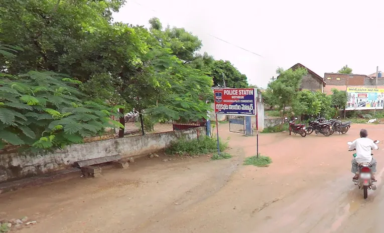 wife and husband Incident in Mothkur