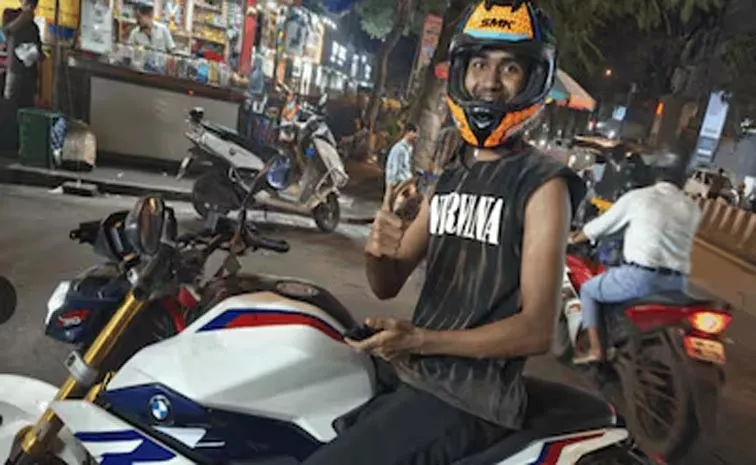 Mumbai founder stunned as rider arrives on a BMW bike Goes Viral