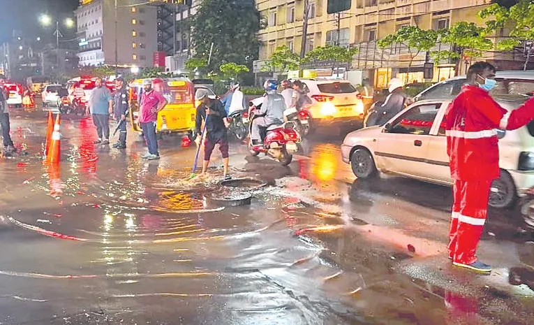 Heavy rain In Hyderabad