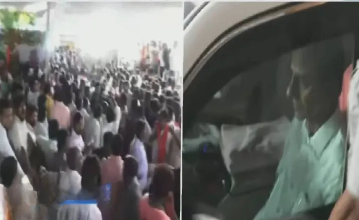 KCR Visits Nallabelli to Comfort Peddi Sudarshan Reddys Family