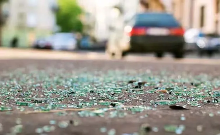 6killed in madhya pradesh accident as truck collides with car