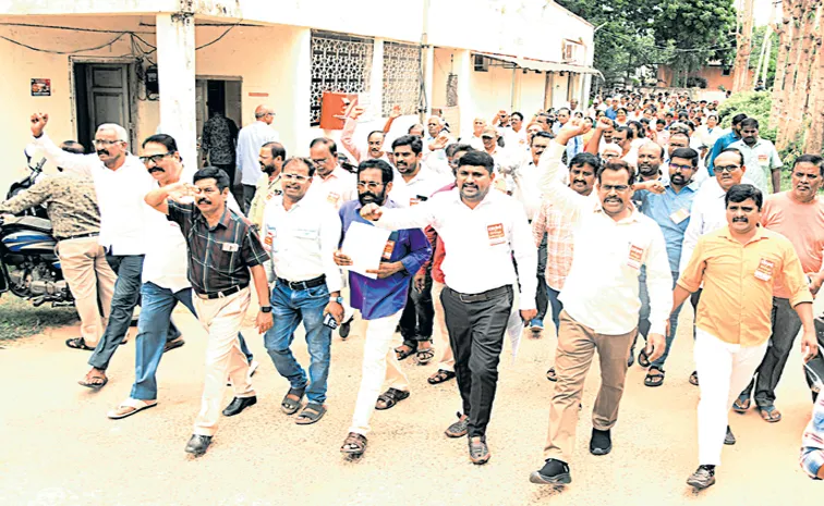 Employees protest against Chandrababu Naidu government