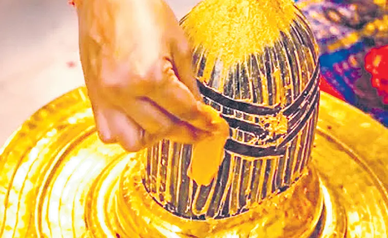 Devotion Story On Sandalwood Paste For God