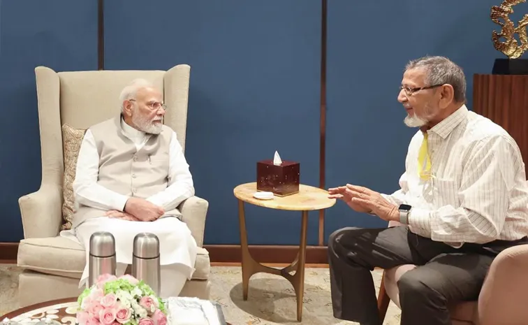 బాల్యమిత్రుడికి ప్రధాని మోదీ అభయం.. కదిలిన యంత్రాంగం