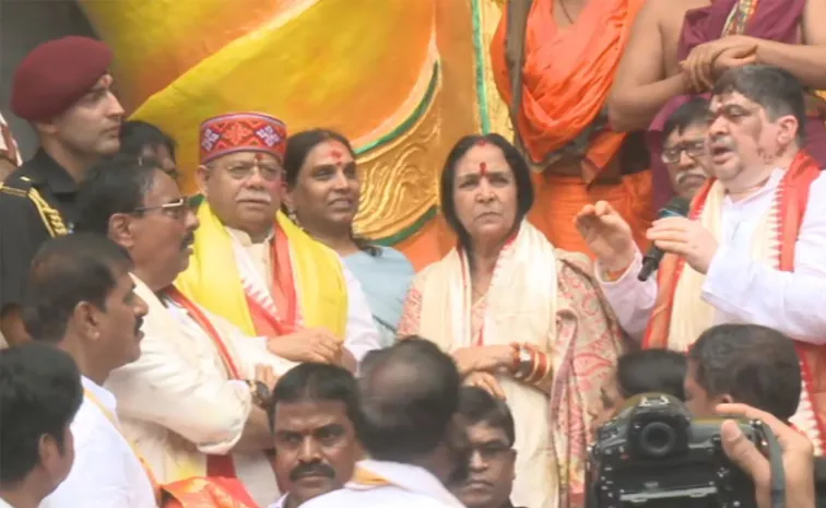 Governor Shiv Pratap Shukla First Puja To Khairatabad Maha Ganapati