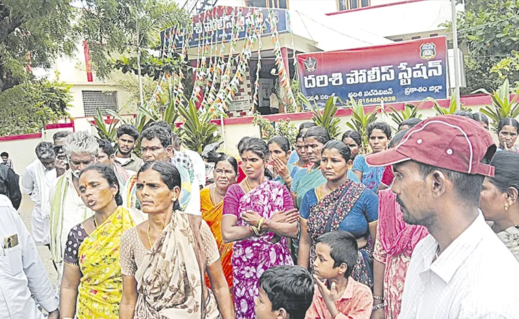  బీసీ మహిళలపై టీడీపీ నేత దాష్టీకం