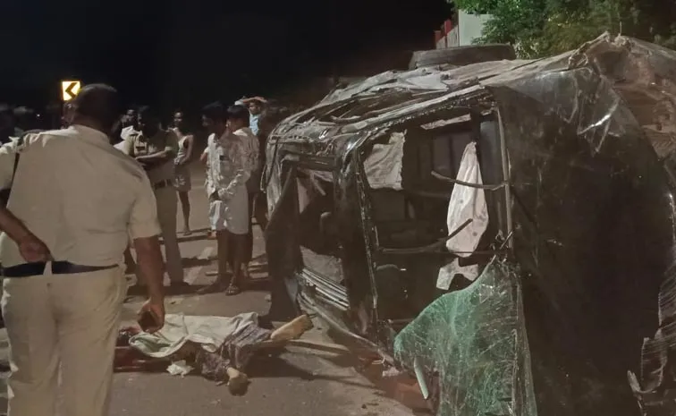 అనంతలో ఘోర ప్రమాదం.. యువతి స్పాట్‌ డెడ్‌