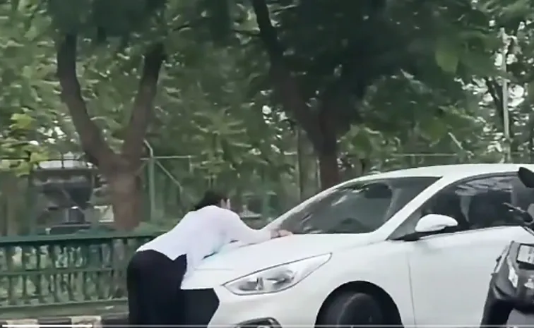 Lover runs car over girlfriend in Lucknow