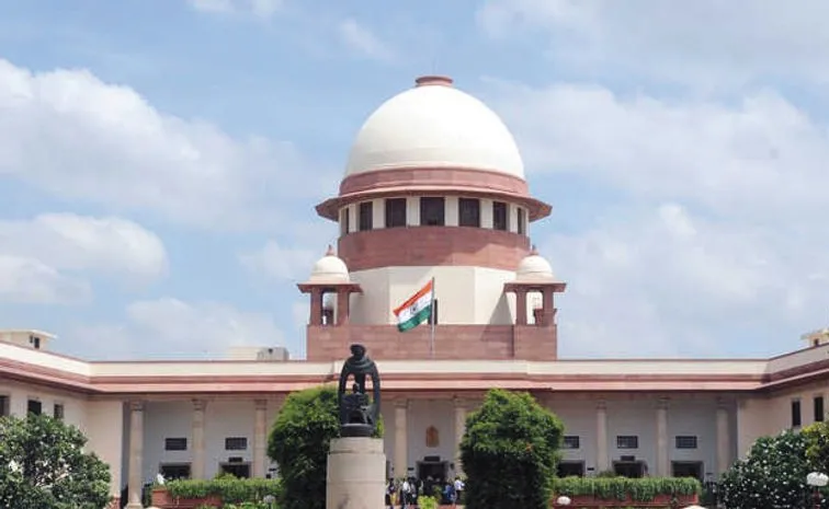 Regulation of educational institutions: SC issues notice to School Education Secretary on contempt petition