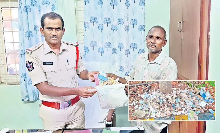 Currency Notes Found on Roadside