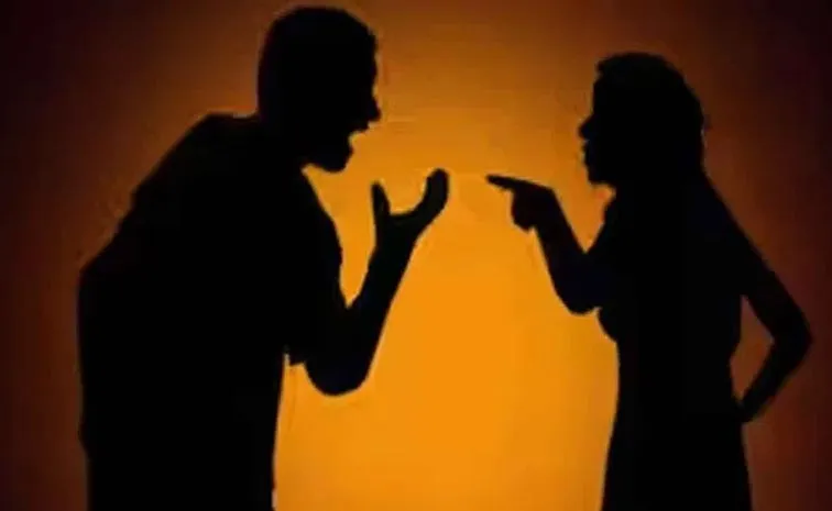 భార్య అరిచిందని.. భర్త షాకింగ్‌ నిర్ణయం