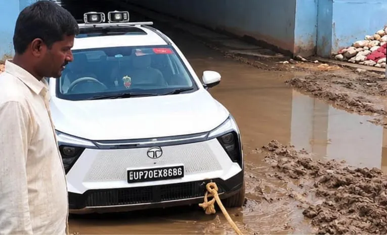 BJP MLAs Car Stuck in Mud in Mirzapur