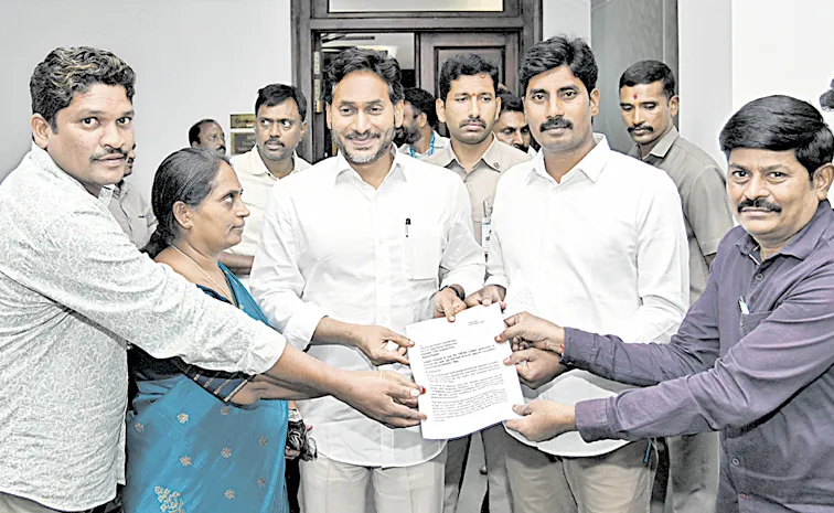 Unemployed youth meet YS Jagan seeking extension of upper age limit: AP