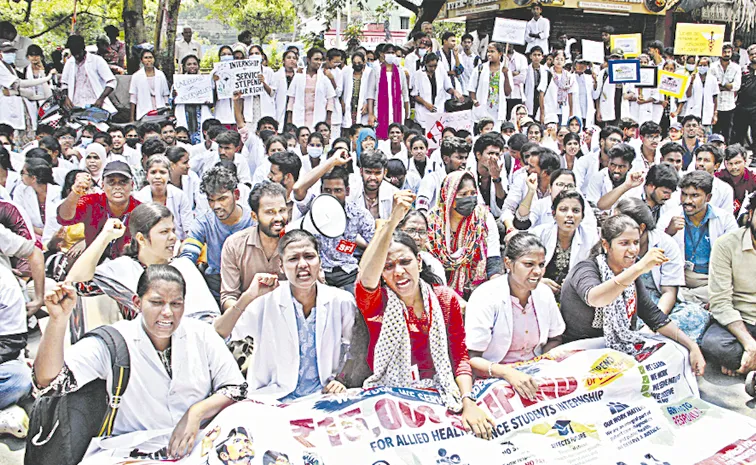 Paramedical Students Protest