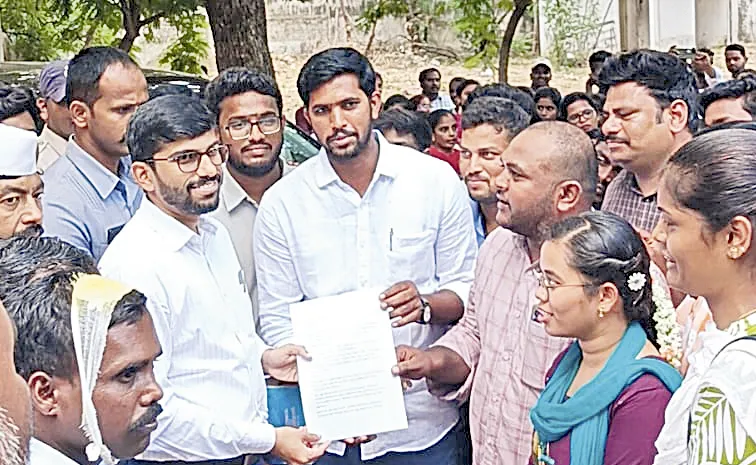 Staff of Animal Husbandry Department stage a protest: Andhra Pradesh