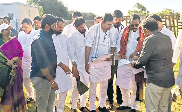 Congress MPs Inspect Harish Rao Land Siddipet
