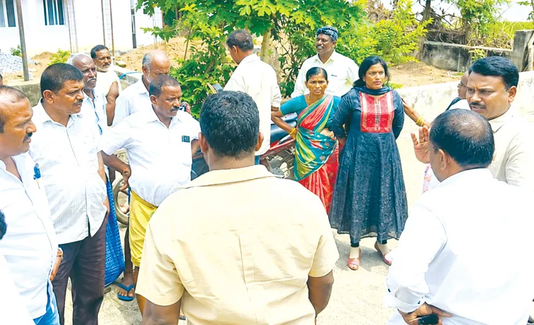 సర్పంచ్‌ వర్సెస్‌ కార్యదర్శి