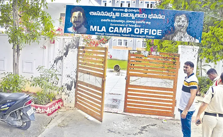 భువనగిరిలో కాంగ్రెస్, బీజేపీ శ్రేణుల బాహాబాహీ