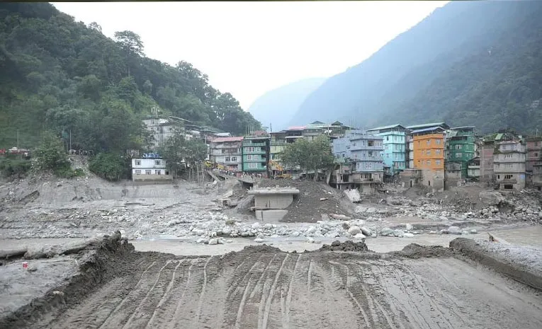Nepal Rockfall Debris Volume Equal to 40 Great Pyramids Triggers Deadly Avalanche
