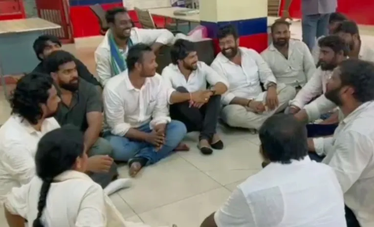 వైఎస్సార్సీపీ నేతలపై పోలీసుల జులం.. అక్రమంగా నిర్భందం