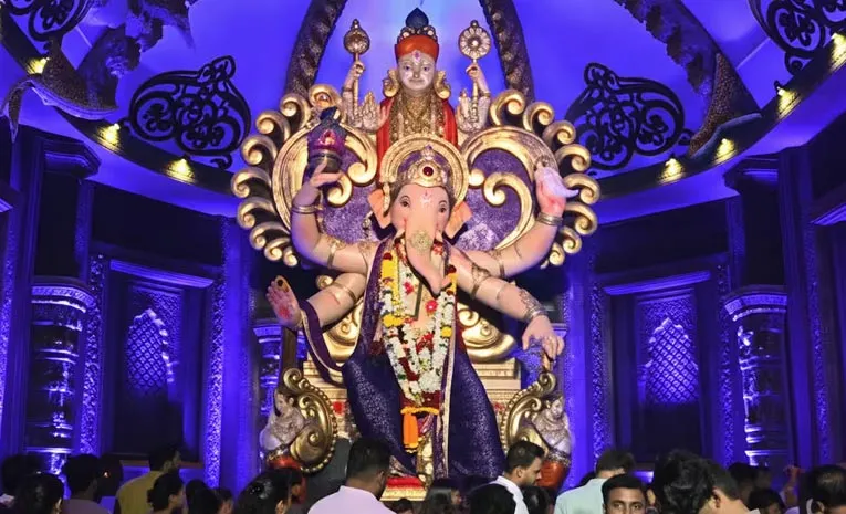 ద్వారక థీమ్‌లో నీటి అడుగున వినాయకుడు.. భారీగా జనం క్యూ..