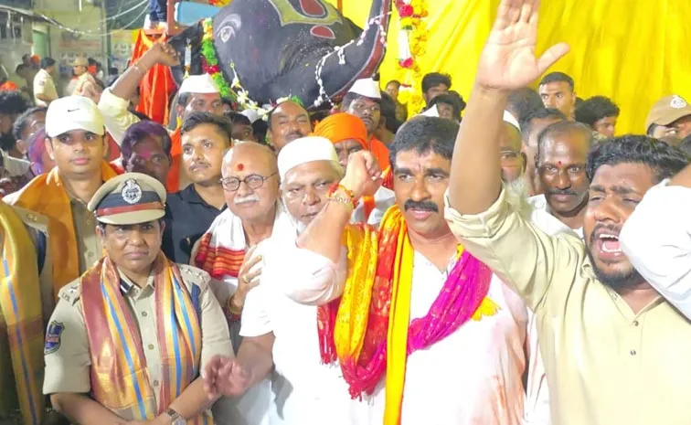 అత్యంత వైభవంగా ముగిసిన బైంసా గణేశుని శోభాయాత్ర