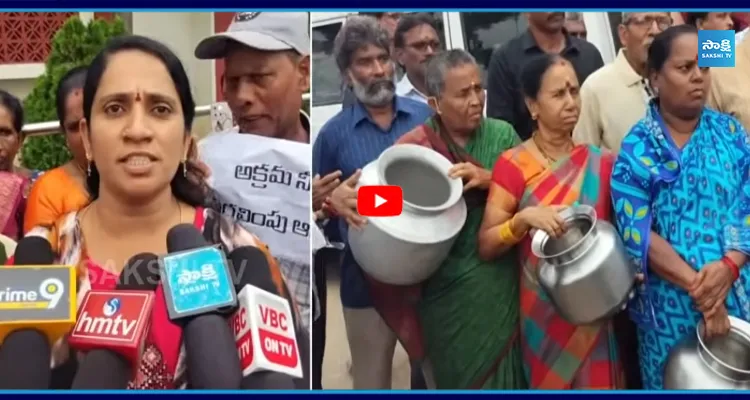  నీటి కోసం బిందెను ఎత్తుకొని నిరసన వ్యక్తం చేసిన మహిళలు