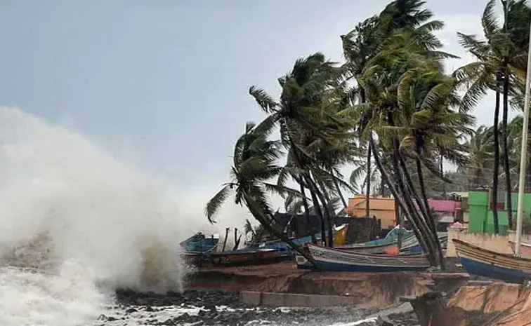 బంగాళఖాతంలో వేగంగా కదులుతున్న వాయుగుండం