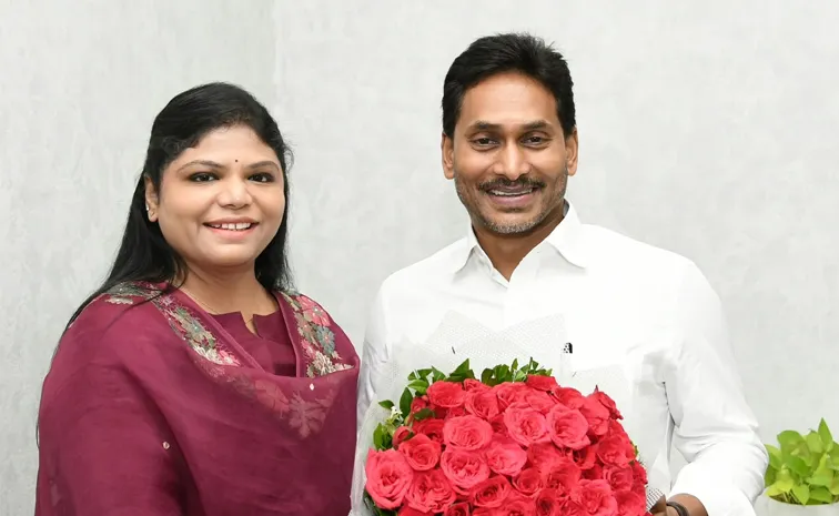 YSRCP Botsa Anusha Meets YS Jagan At Tadepalli