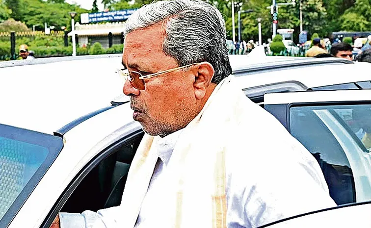 Siddaramaiah berates DCP over removal of his car near Vidhana Soudha