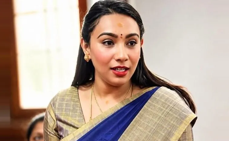 చెంపదెబ్బకు ఎమ్మెల్యే కూతురి క్షమాపణ  