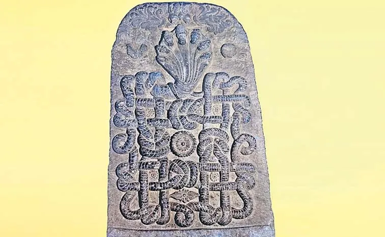 Ancient Naga Stone Sculpture Ballari Chennai Museum