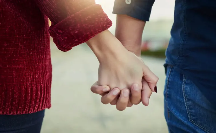 ఇంట్లో హీరో... బయట జీరో!