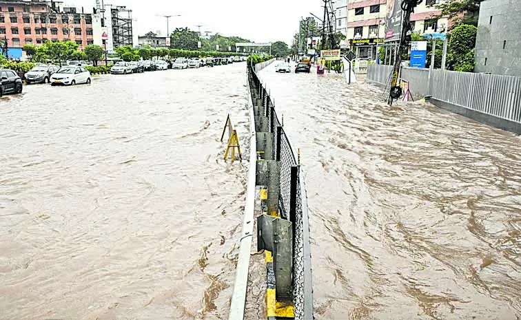 క్షణాల్లో ప్రళయం.. నిమిషాల్లో జలమయం!