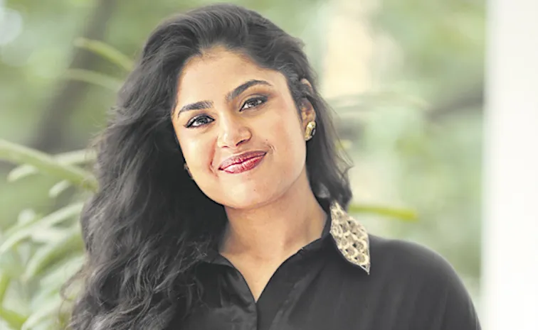 కథలు రాస్తున్నాను: ఫరియా అబ్దుల్లా