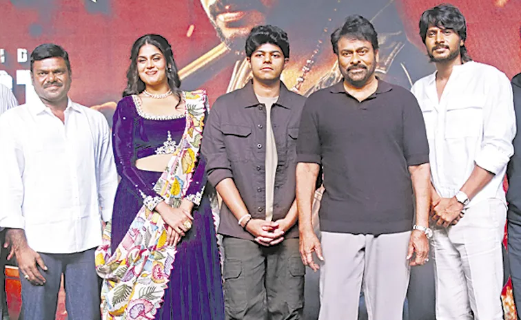తాత–నాన్నలా జేసన్‌ గొప్ప స్థాయికి వెళ్లాలి: చిరంజీవి