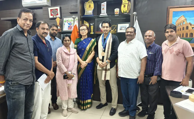  ఆసియా క్రీడ‌ల్లో ప‌త‌కం.. తరుణ్ మానేపల్లికి సన్మానం