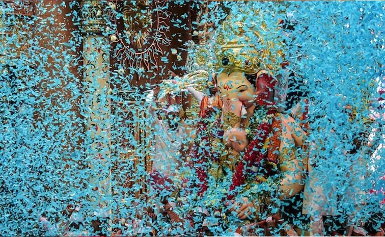 21 గంటల ఊరేగింపు.. కడలికేగిన లాల్‌బాగ్చా రాజా