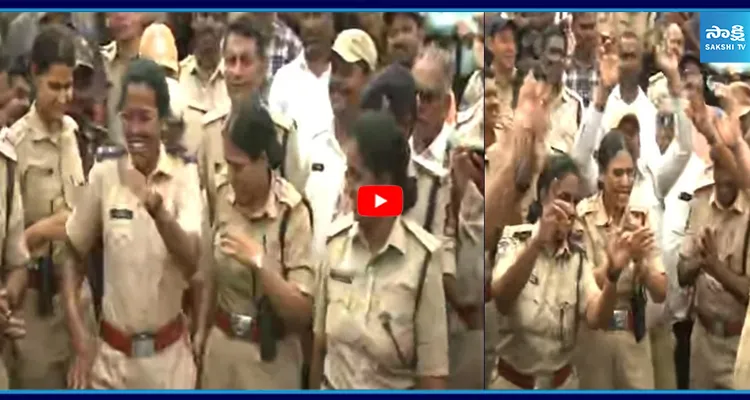 గణేష్ నిమజ్జనంలో దుమ్మురేపిన హైదరాబాద్ లేడీ పోలీస్ డాన్స్