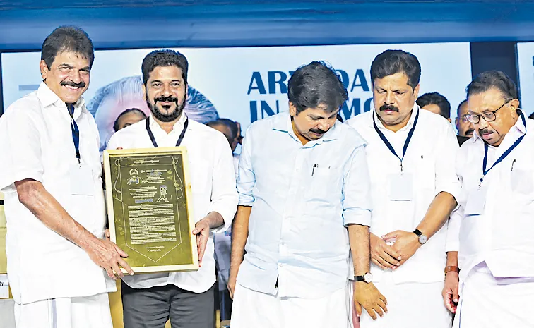 సంఘ్‌ పరివార్‌ దేశాన్ని విభజిస్తోంది