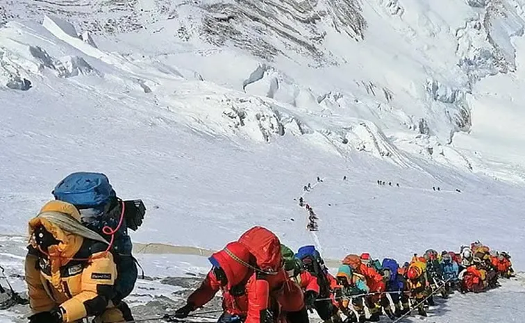 Avalanche At Himlung Himal BASE Camp In Nepal Leaves 10 Missing