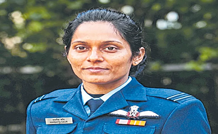 ఉమెన్‌ టాప్‌గన్‌గా...  భావనాకాంత్‌